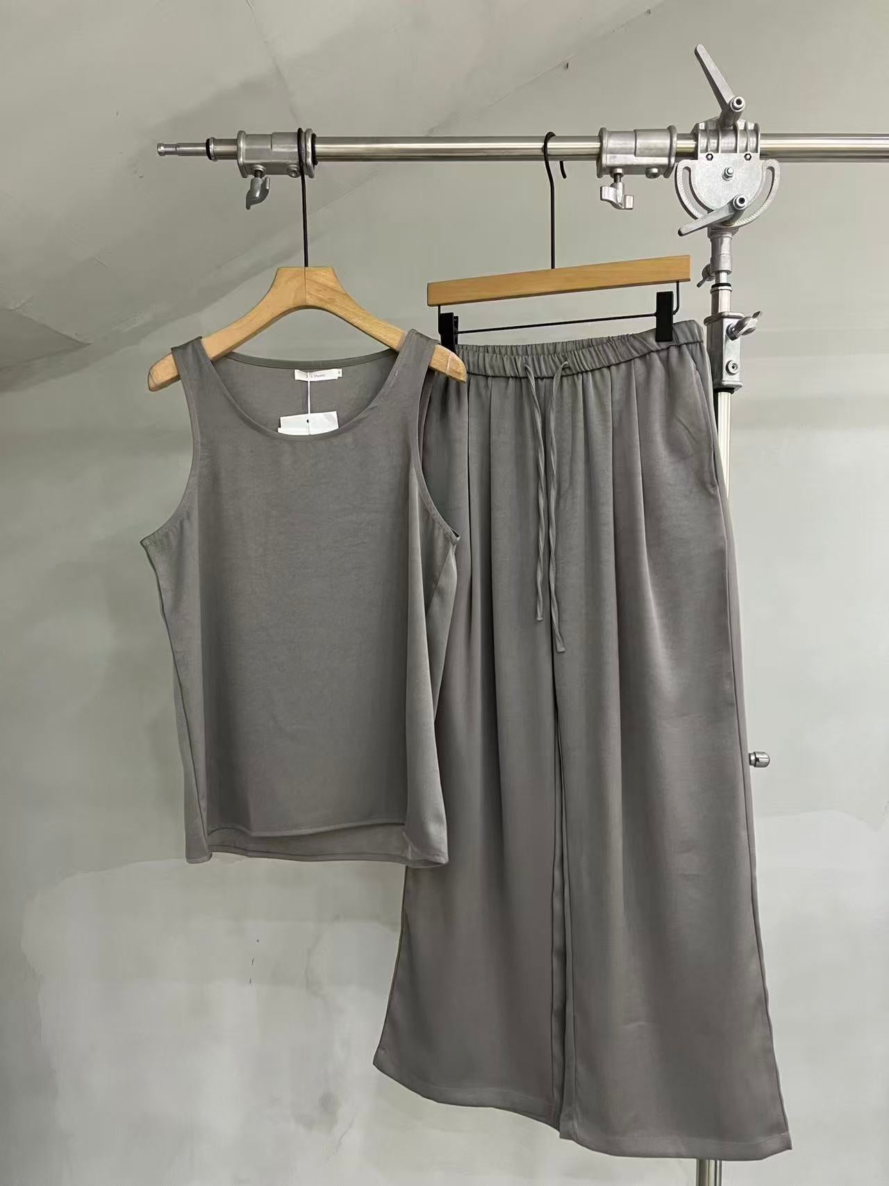 Relaxed Drawstring Wide-Leg Lounge Trousers