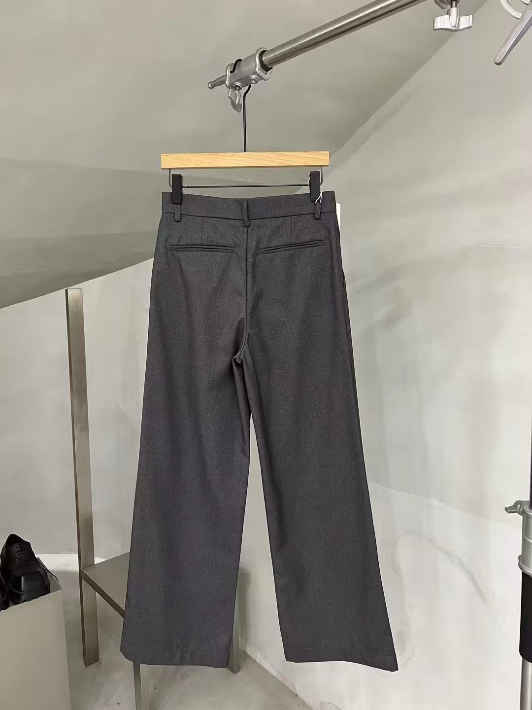 Relaxed Tailored Wide-Leg Trousers