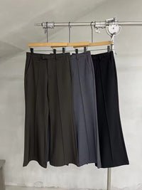 Relaxed Pleated Wide-Leg Trousers