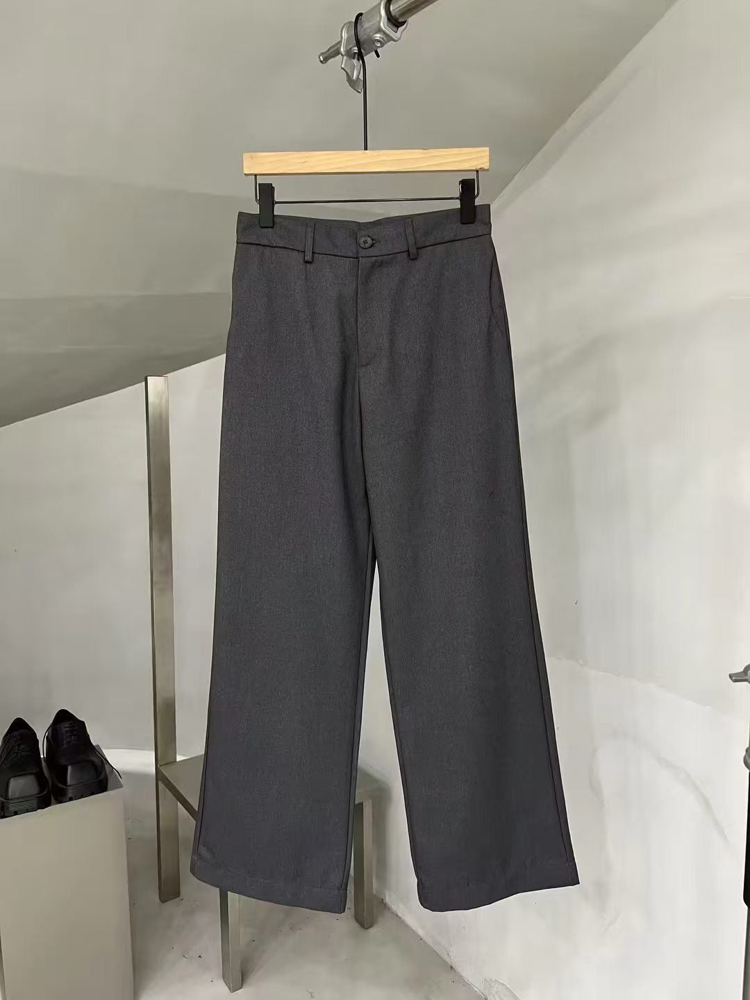 Relaxed Tailored Wide-Leg Trousers
