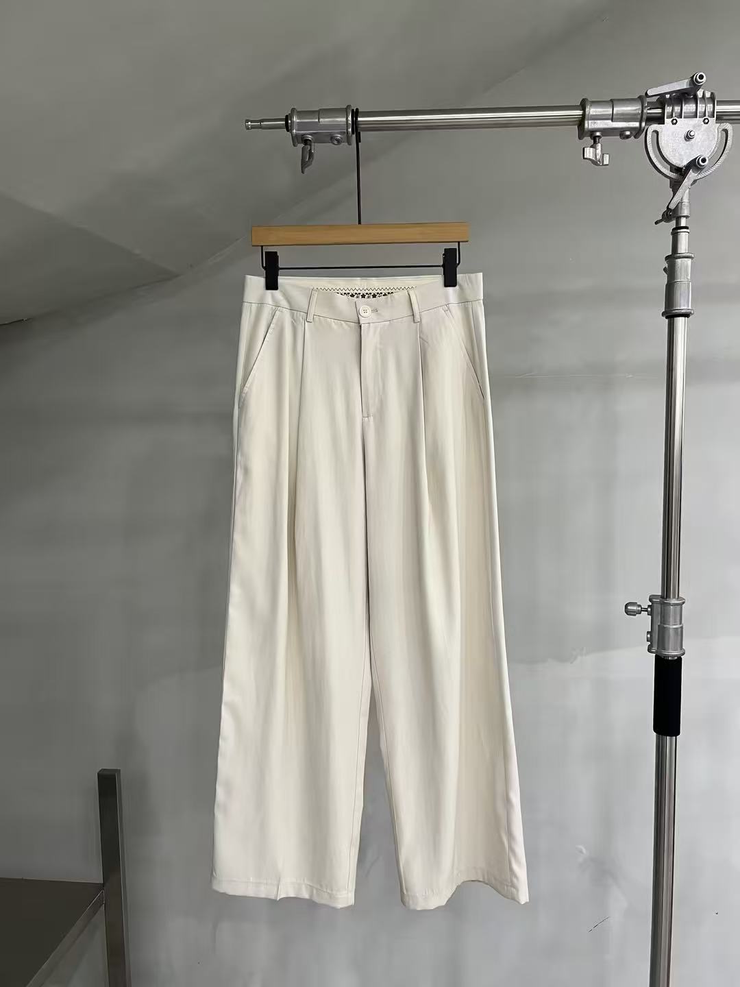 Relaxed Tailored Wide-Leg Trousers