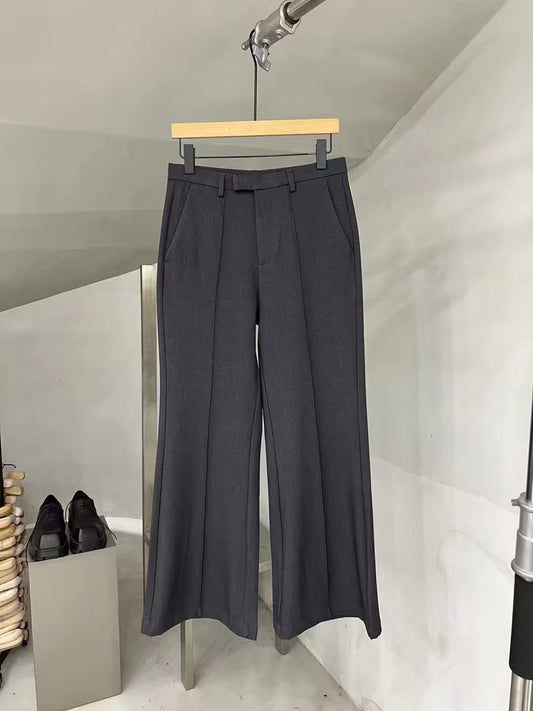 Relaxed Pleated Wide-Leg Trousers