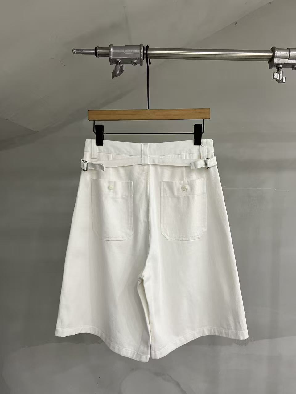 Side-Adjuster Bermuda Shorts