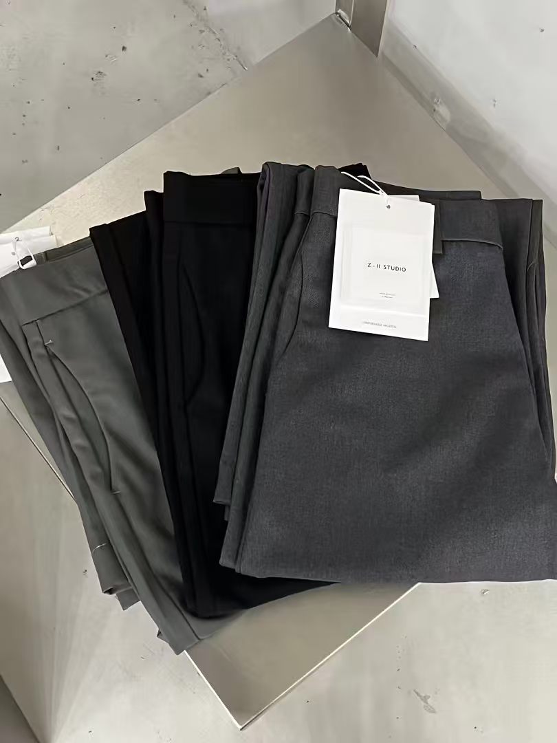 Relaxed Tailored Wide-Leg Trousers