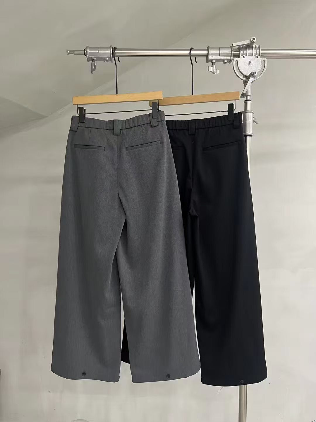 Pleated Relaxed Cropped Wide-Leg Trousers