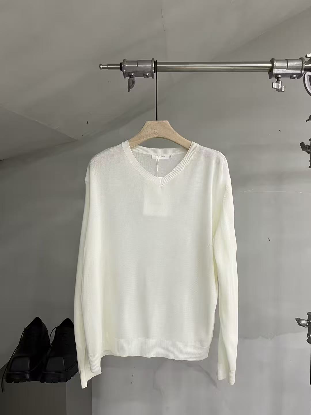 Lightweight V-Neck Fine Knit Sweater