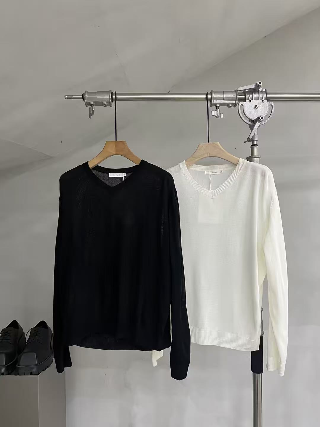 Lightweight V-Neck Fine Knit Sweater