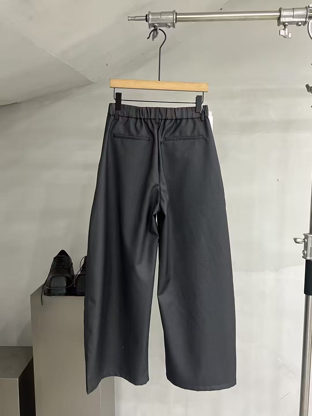 Clean Wide-Leg Tailored Trousers