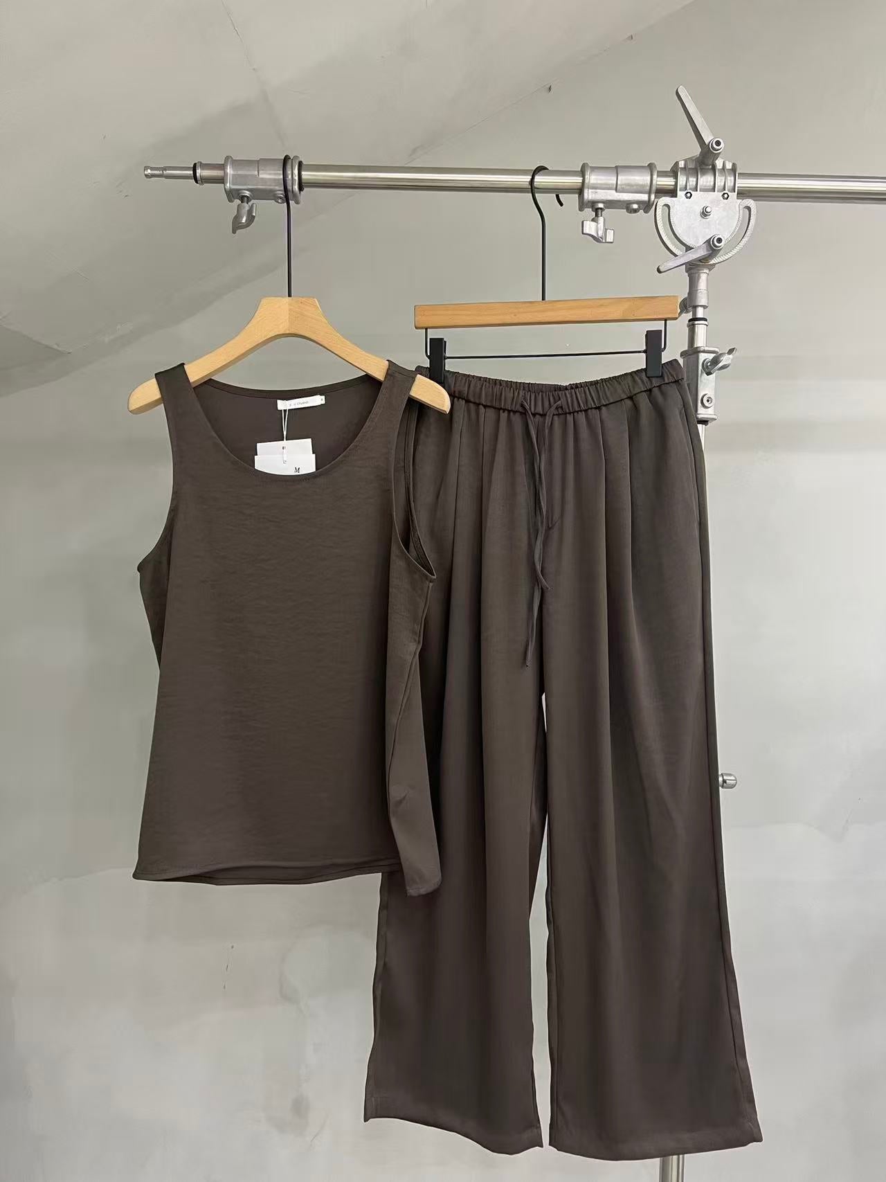 Relaxed Drawstring Wide-Leg Lounge Trousers