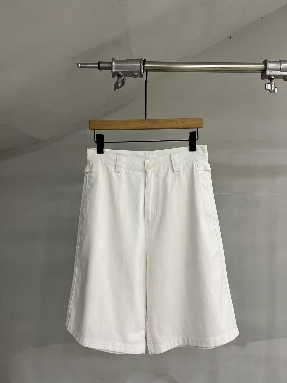 Side-Adjuster Bermuda Shorts