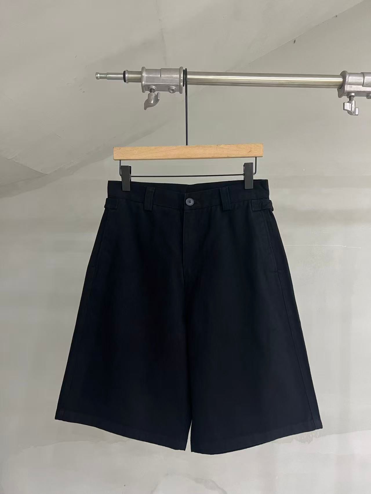 Side-Adjuster Bermuda Shorts