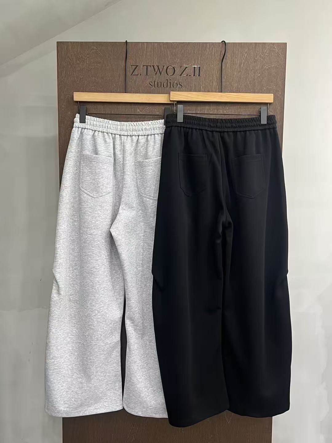Relaxed Wide-Leg Sweat Pants