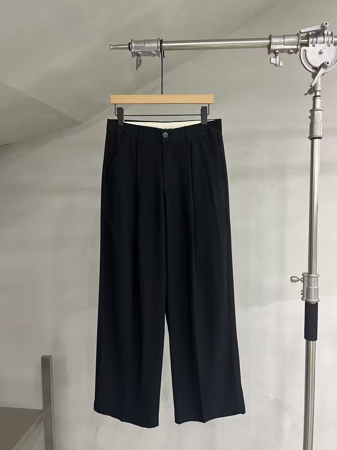 Relaxed Tailored Wide-Leg Trousers