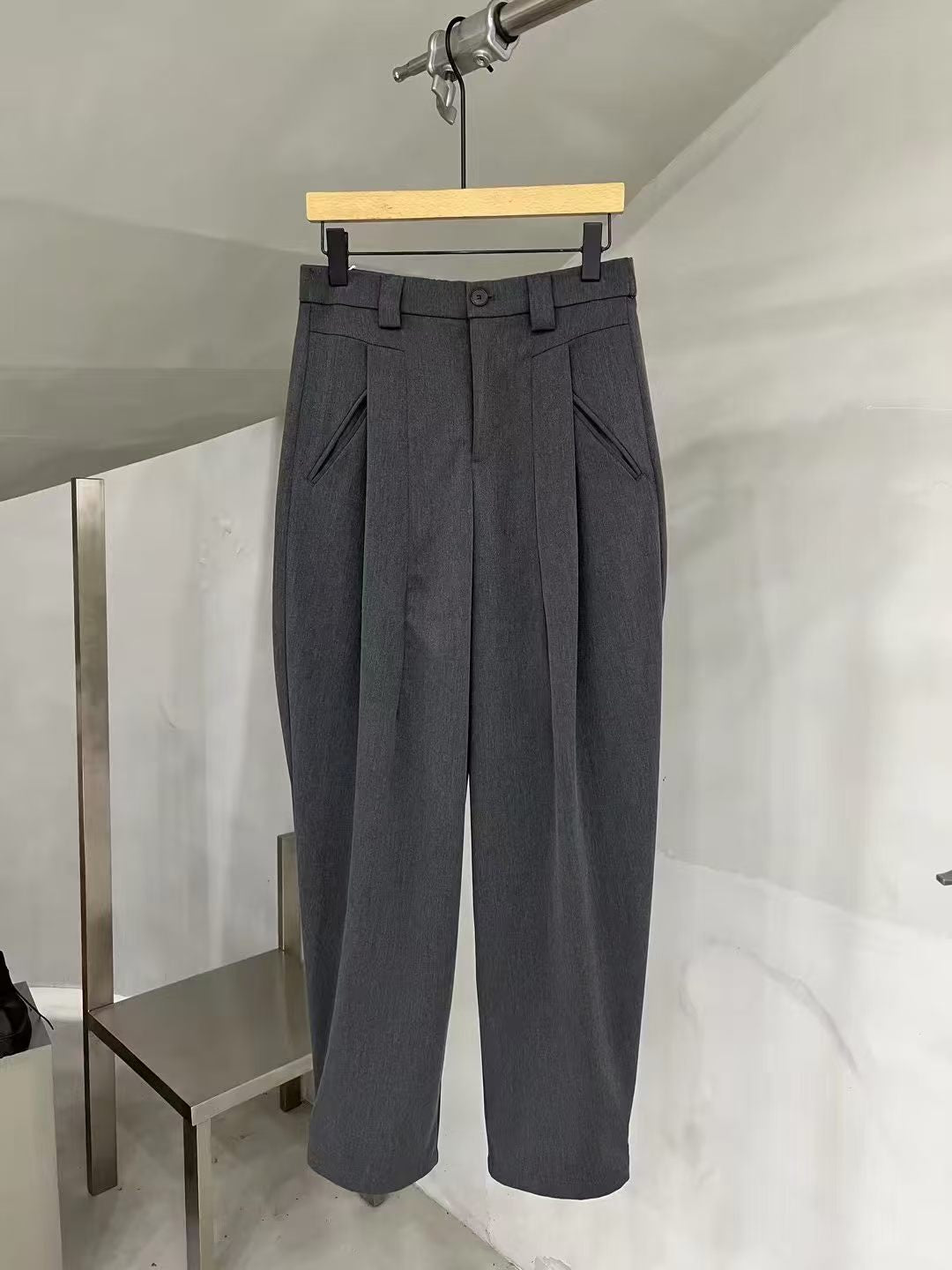 Pleated Relaxed Cropped Wide-Leg Trousers