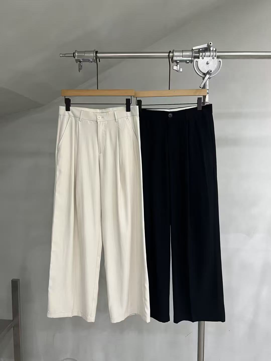Relaxed Tailored Wide-Leg Trousers