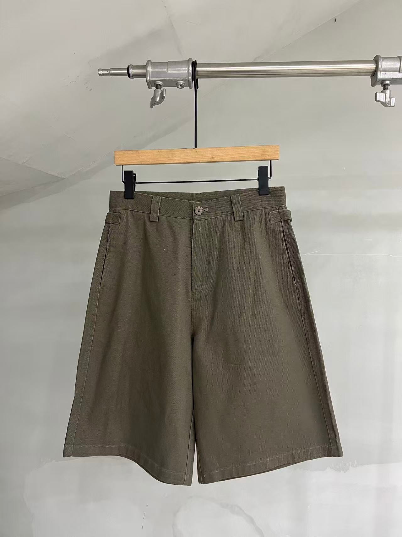 Side-Adjuster Bermuda Shorts